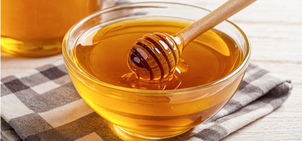 miód w szklanej misce